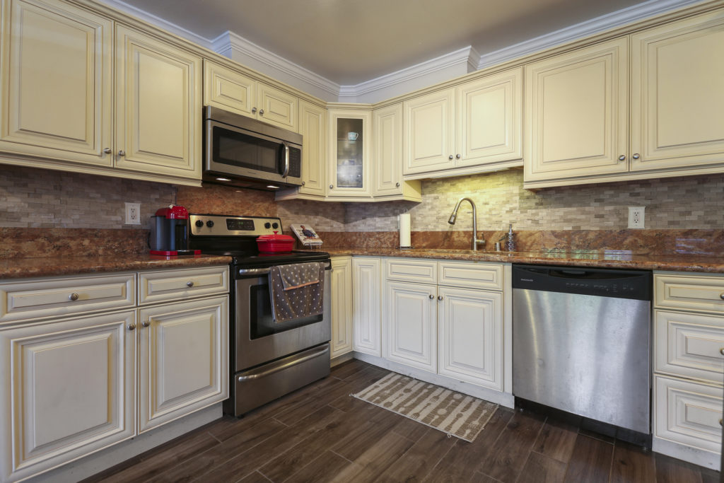 14850 Hesby St. #102 kitchen counter