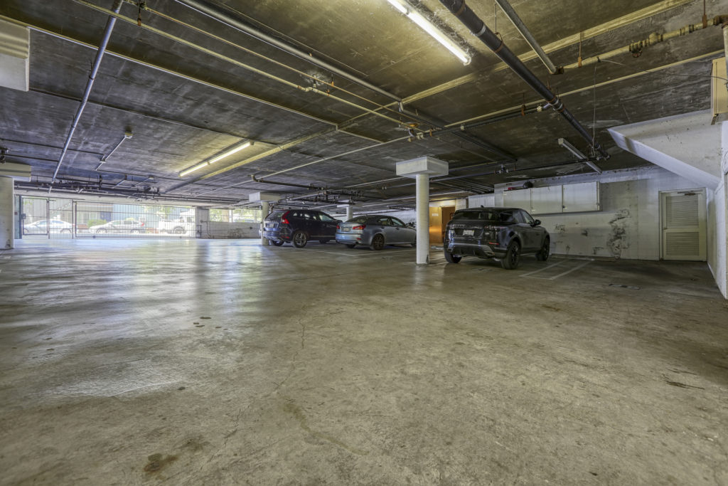 14850 Hesby St. #102 parking