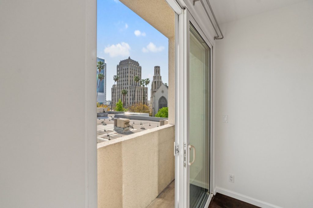 620 S Gramercy - Balcony