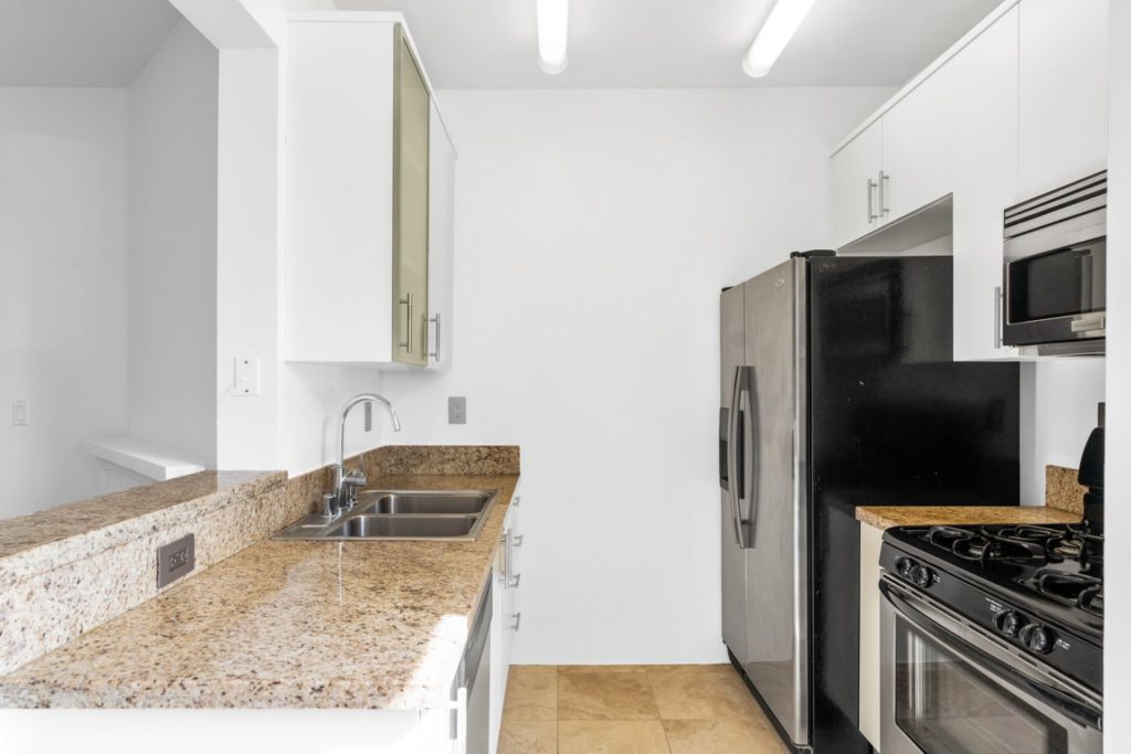 620 S Gramercy - Kitchen 1