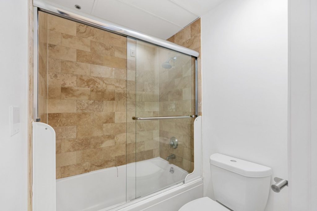 620 S Gramercy - Bathroom 2