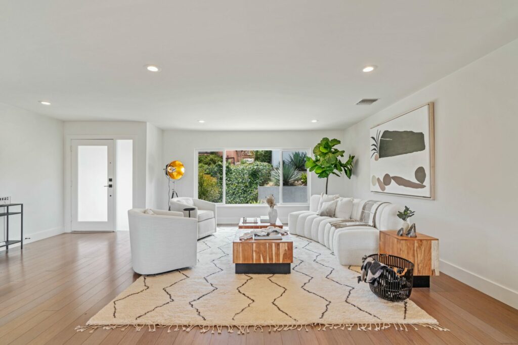 3536 Verdugo Vista Terrace - 90065 – Glassell park living room 4