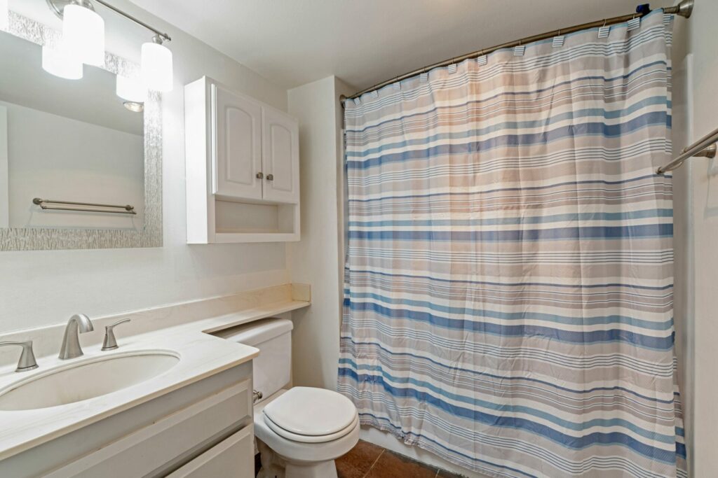 1903 Temple Ave, #120, Signal Hill CA, 90755 Toilet
