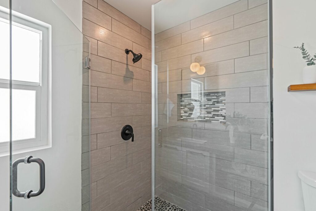 3536 Verdugo Vista Terrace - 90065 – glassell park en suite bathroom