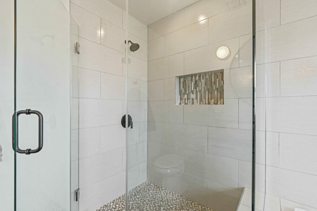 3536 Verdugo Vista Terrace - 90065 – glassell park Ensuite Bathroom