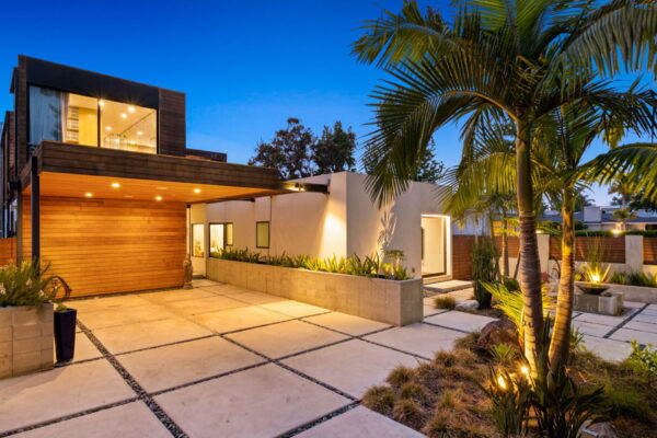 4951 Nagle Ave | 91423